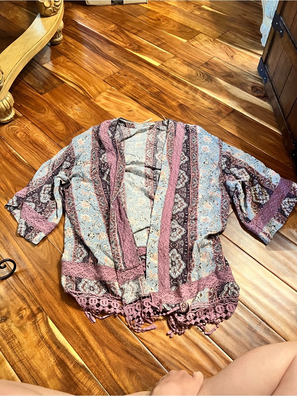 Women’s altar’d state pattern duster kimono cardigan. Size medium